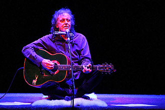 Donovan performing at The Royal Liverpool Philharmonic Hall 2015